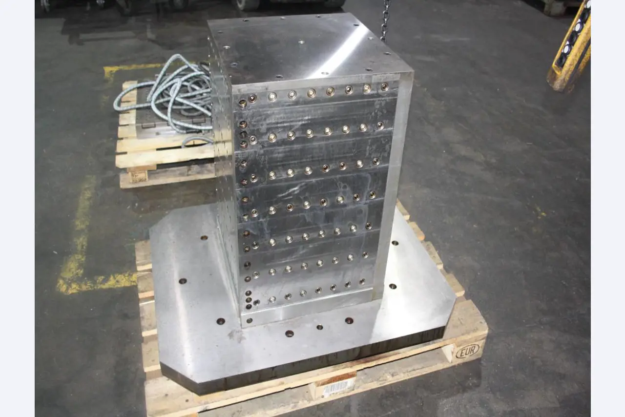 well-maintained machines from the metalworking/ machining sector -1