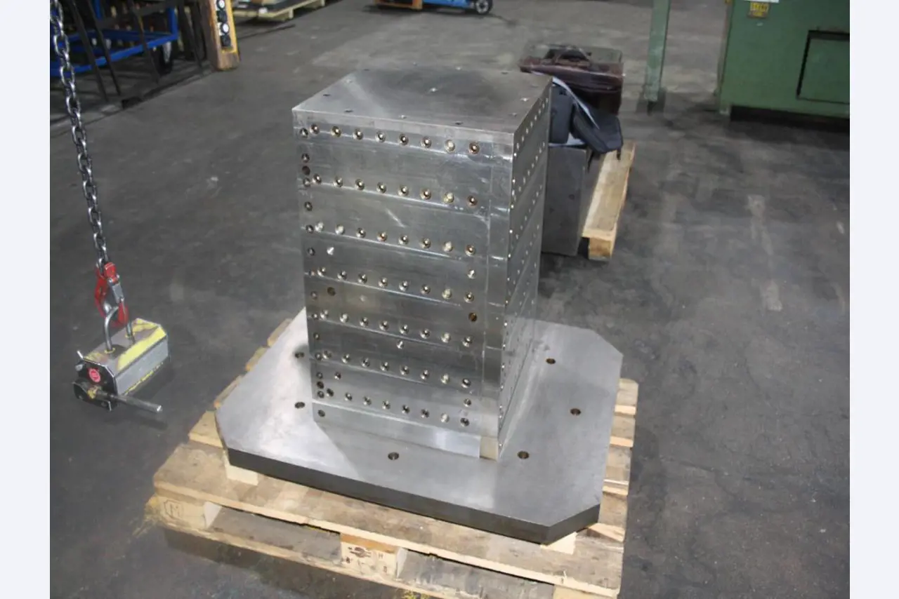 well-maintained machines from the metalworking/ machining sector -2