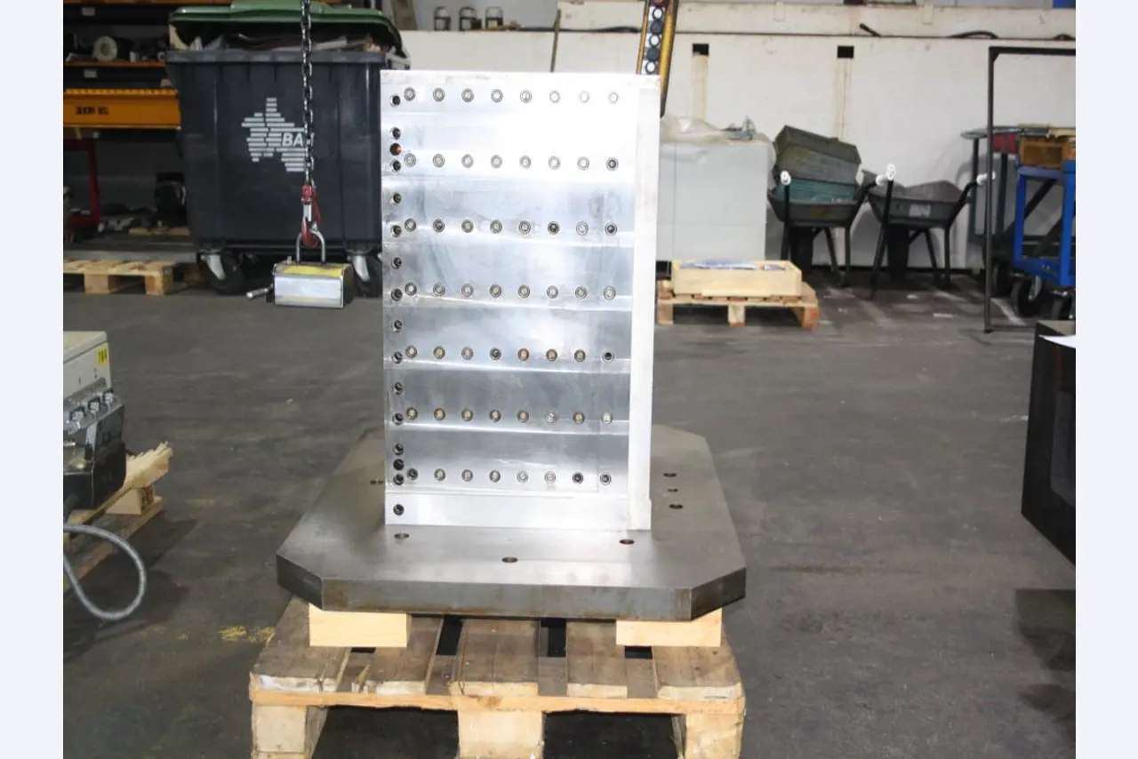 well-maintained machines from the metalworking/ machining sector -3