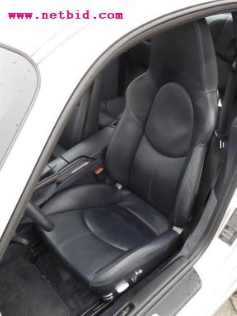 gepflegter Fuhrpark:<br>2 Porsche sowie 3 Harley Davidson-17