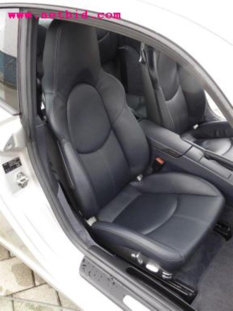 gepflegter Fuhrpark:<br>2 Porsche sowie 3 Harley Davidson-18