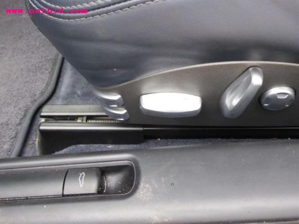 gepflegter Fuhrpark:<br>2 Porsche sowie 3 Harley Davidson-19