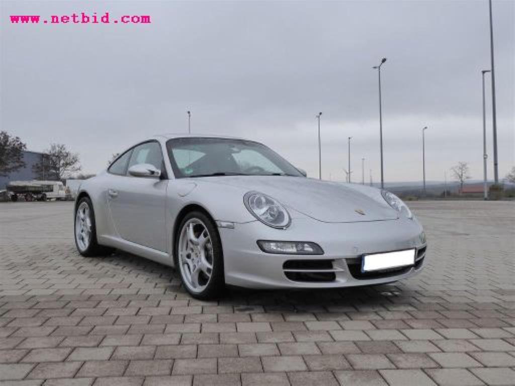 gepflegter Fuhrpark:<br>2 Porsche sowie 3 Harley Davidson-2