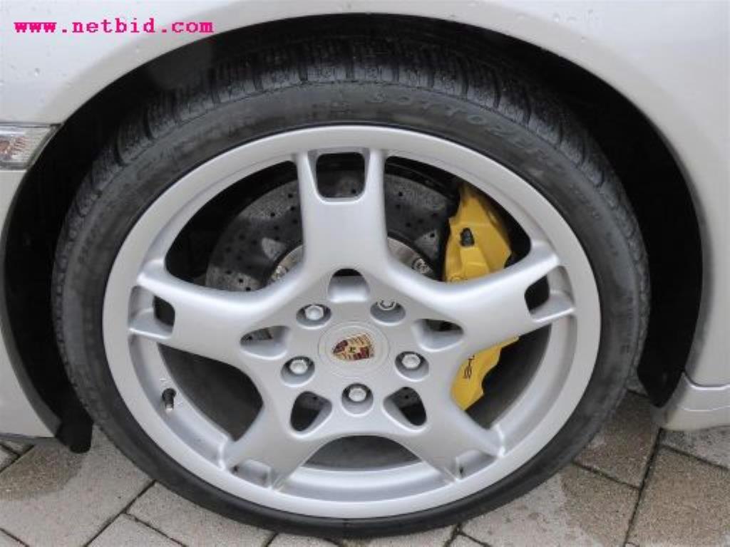 gepflegter Fuhrpark:<br>2 Porsche sowie 3 Harley Davidson-3