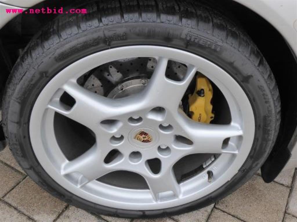 gepflegter Fuhrpark:<br>2 Porsche sowie 3 Harley Davidson-4