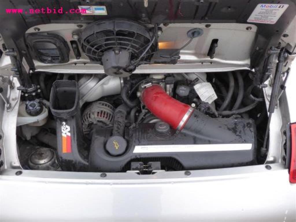 gepflegter Fuhrpark:<br>2 Porsche sowie 3 Harley Davidson-6