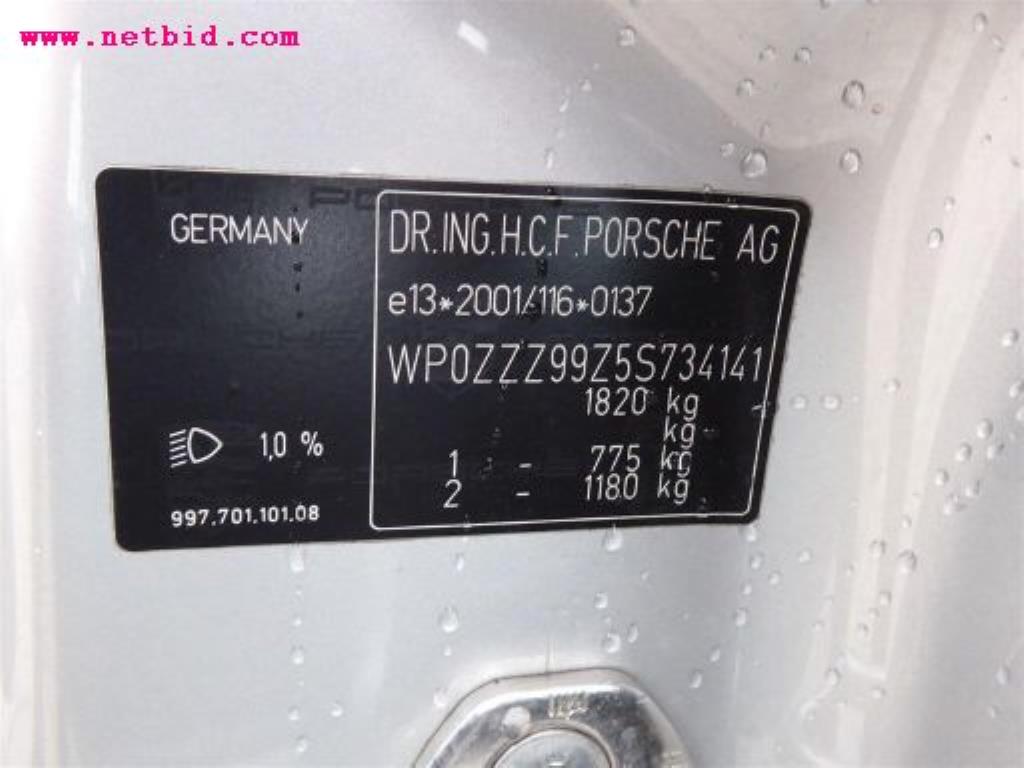 gepflegter Fuhrpark:<br>2 Porsche sowie 3 Harley Davidson-9