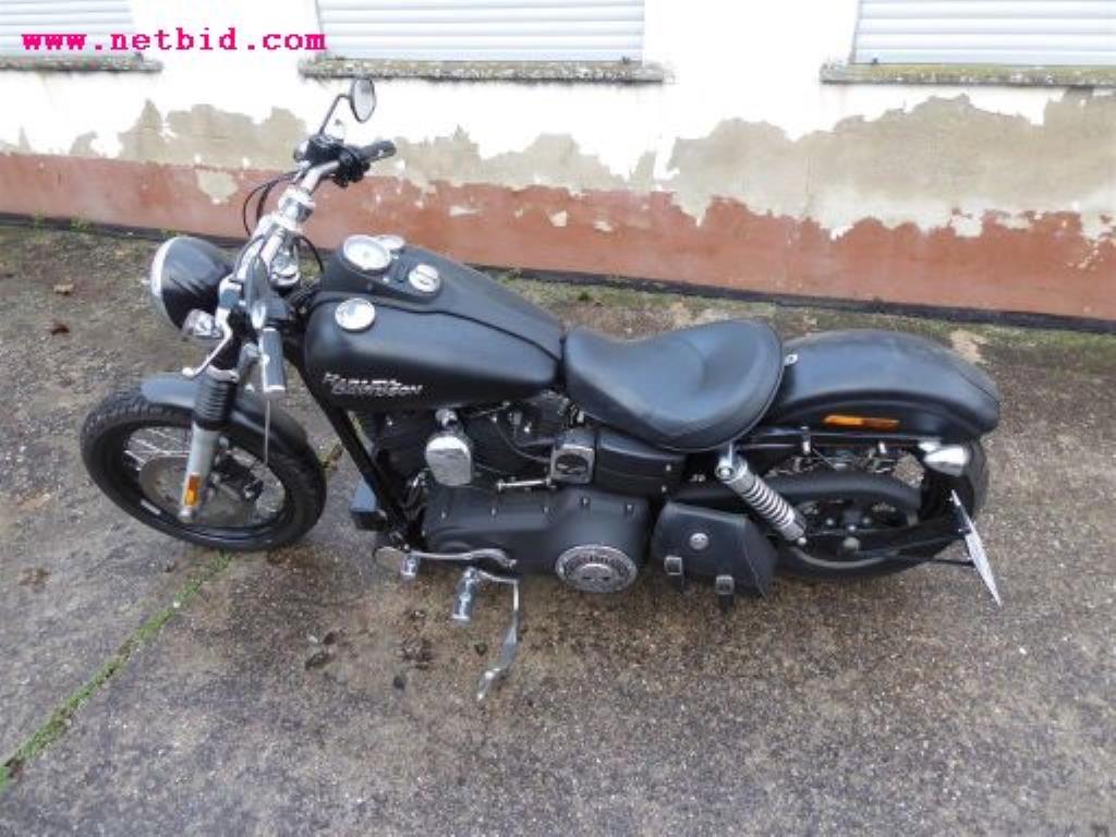 gepflegter Fuhrpark:<br>2 Porsche sowie 3 Harley Davidson-1