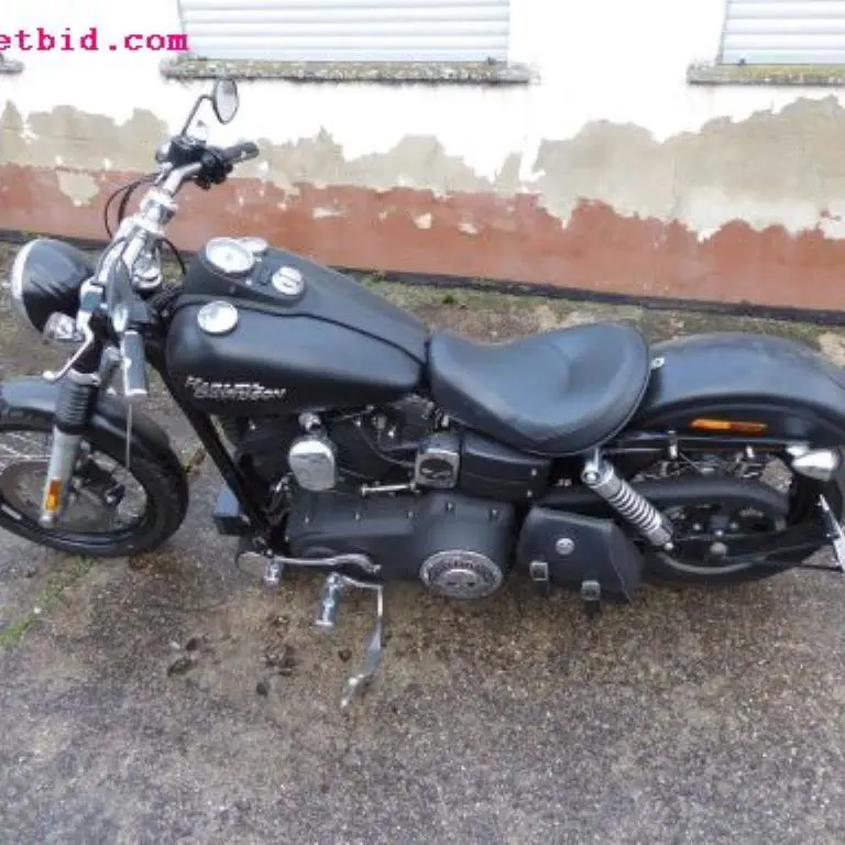 Motorno kolo Harley Davidson DYNA Street Bob FXDB