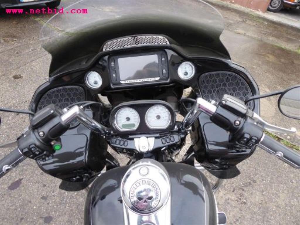 gepflegter Fuhrpark:<br>2 Porsche sowie 3 Harley Davidson-13