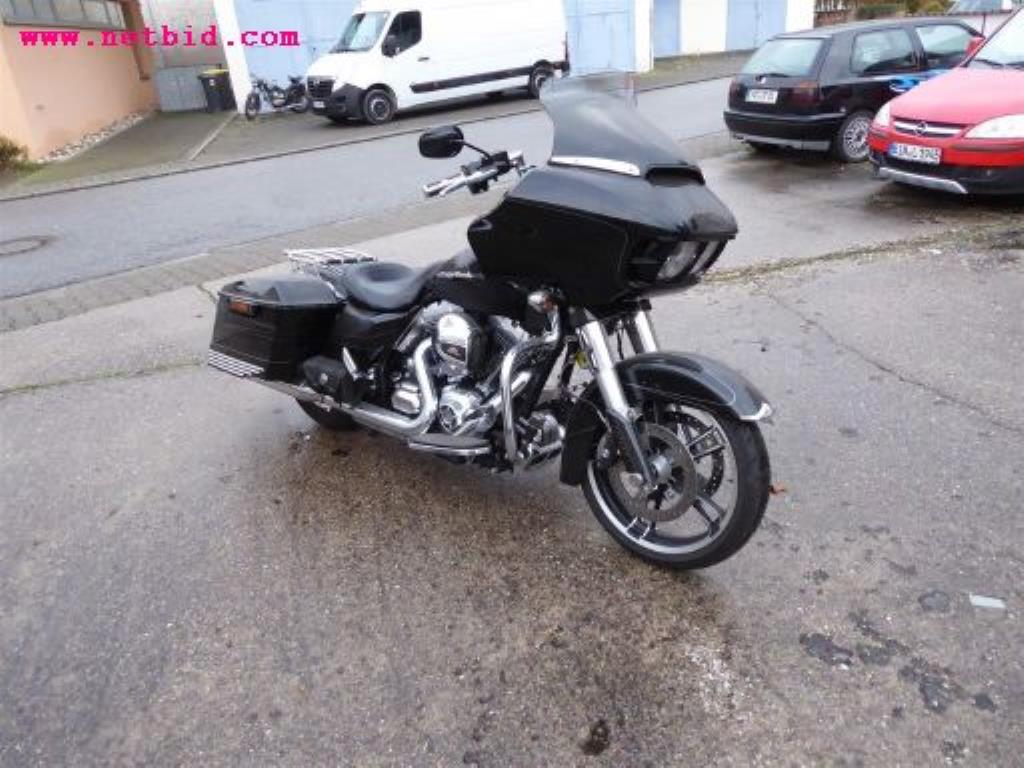gepflegter Fuhrpark:<br>2 Porsche sowie 3 Harley Davidson-1