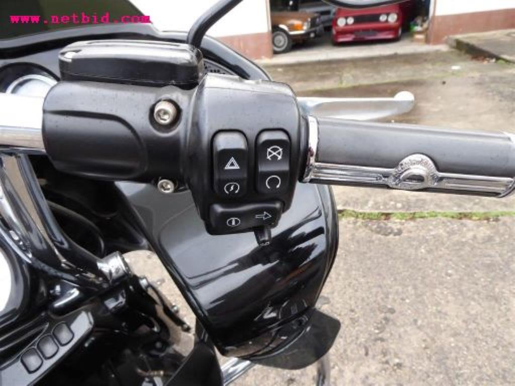 gepflegter Fuhrpark:<br>2 Porsche sowie 3 Harley Davidson-3