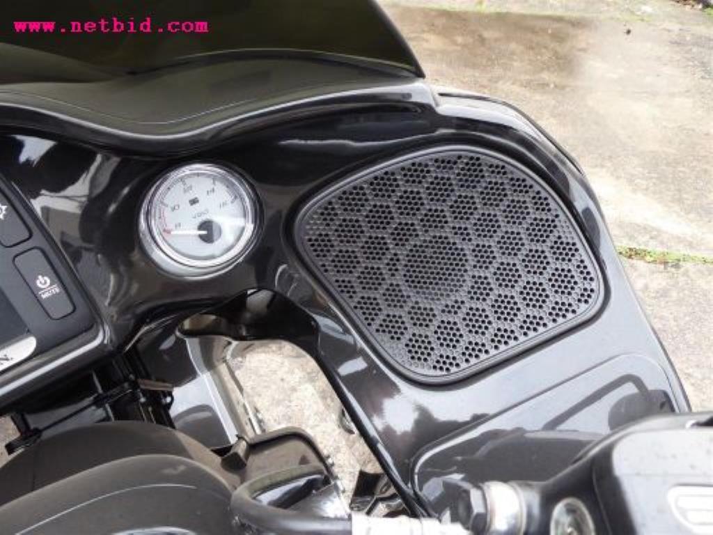 gepflegter Fuhrpark:<br>2 Porsche sowie 3 Harley Davidson-4