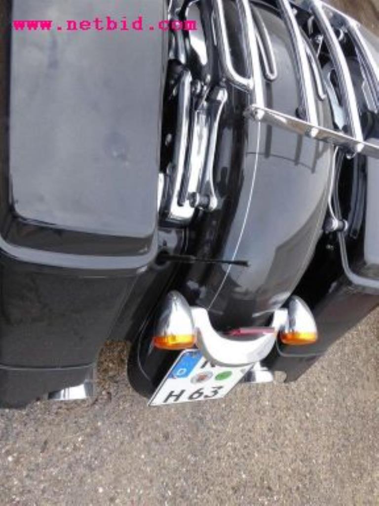 gepflegter Fuhrpark:<br>2 Porsche sowie 3 Harley Davidson-7