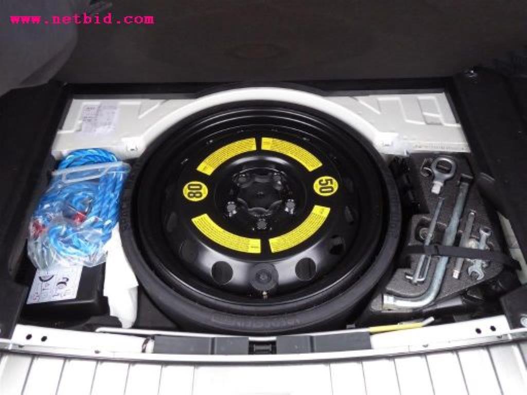 gepflegter Fuhrpark:<br>2 Porsche sowie 3 Harley Davidson-11