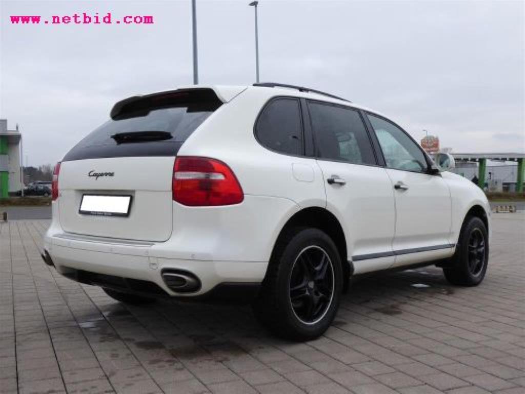 gepflegter Fuhrpark:<br>2 Porsche sowie 3 Harley Davidson-13