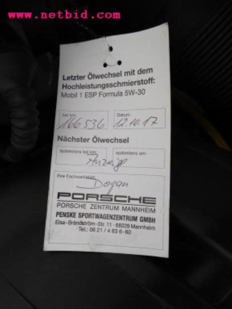 gepflegter Fuhrpark:<br>2 Porsche sowie 3 Harley Davidson-14