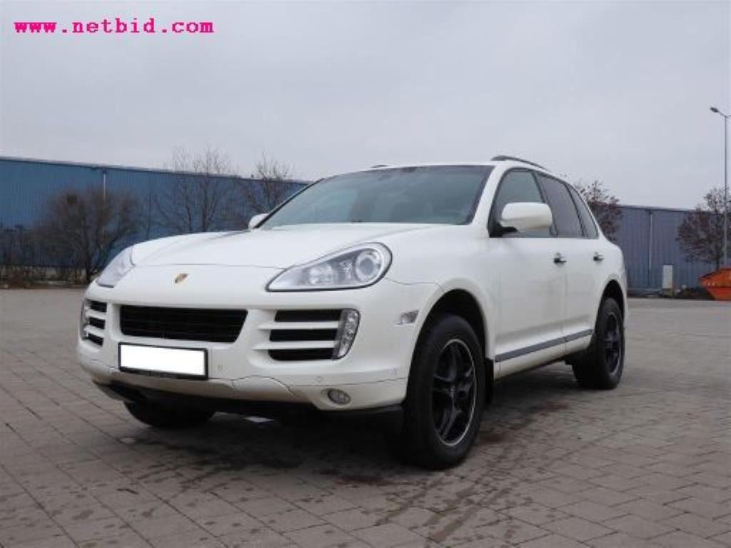 gepflegter Fuhrpark:<br>2 Porsche sowie 3 Harley Davidson-1