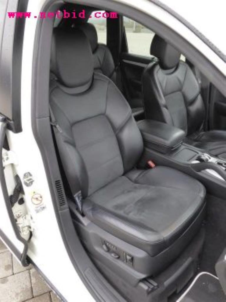 gepflegter Fuhrpark:<br>2 Porsche sowie 3 Harley Davidson-23