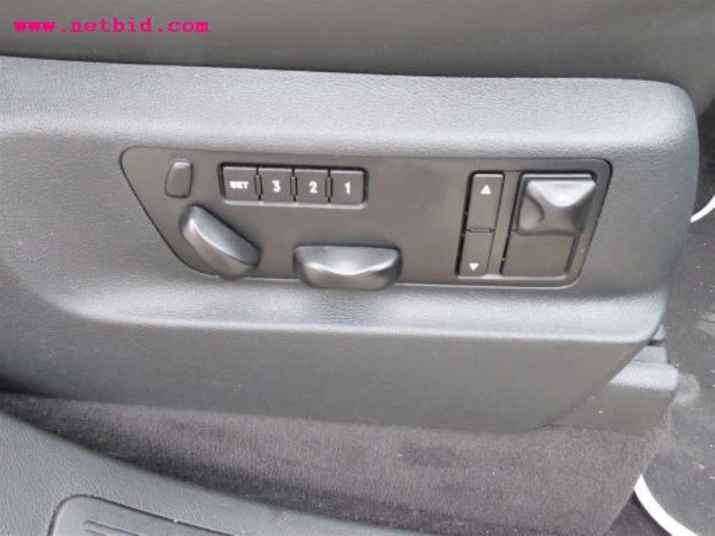 gepflegter Fuhrpark:<br>2 Porsche sowie 3 Harley Davidson-26