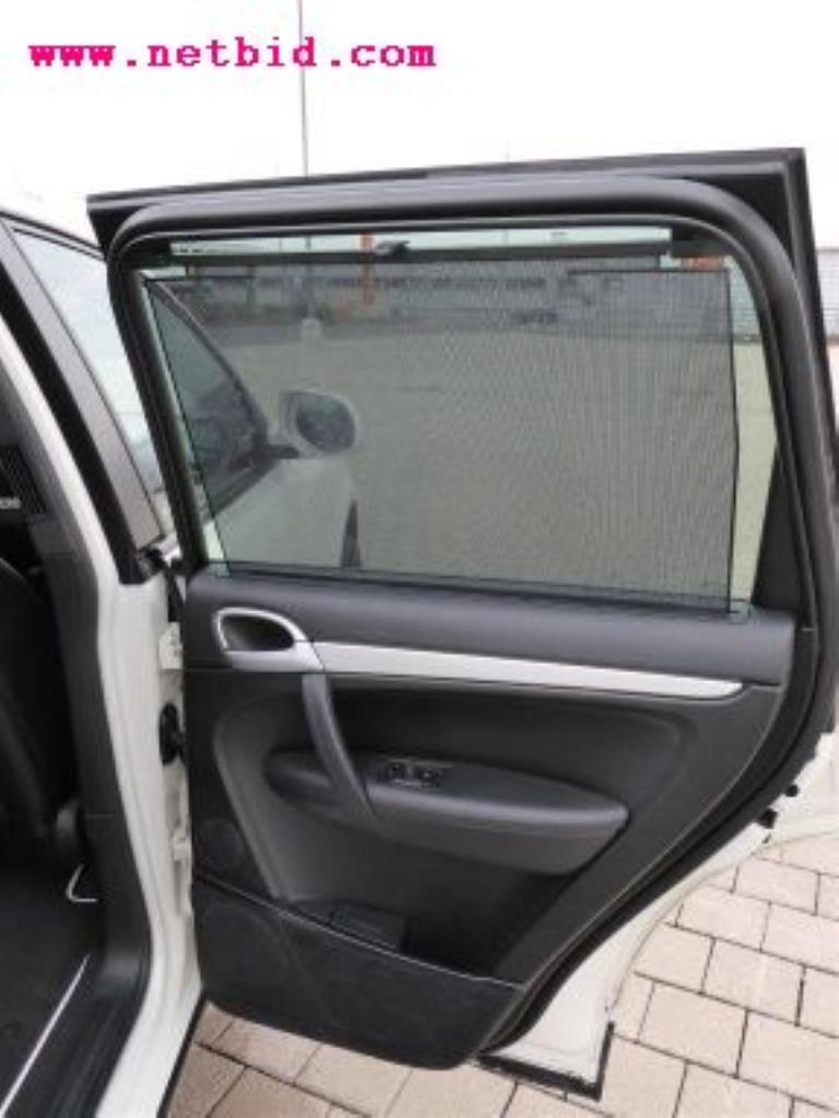 gepflegter Fuhrpark:<br>2 Porsche sowie 3 Harley Davidson-5