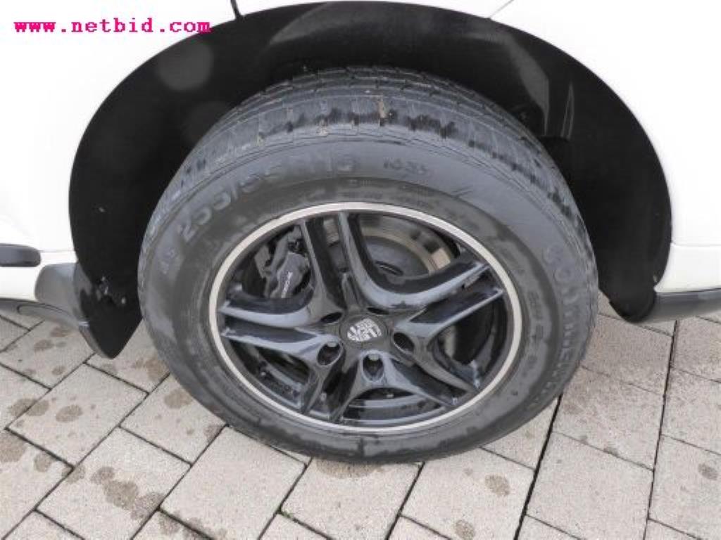 gepflegter Fuhrpark:<br>2 Porsche sowie 3 Harley Davidson-8