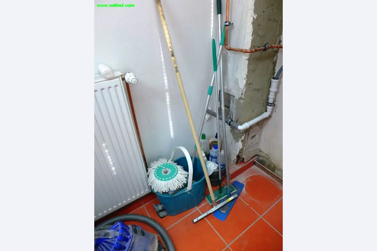 Möbelherstellung, div. Fertigmöbel <br>und Büros-3