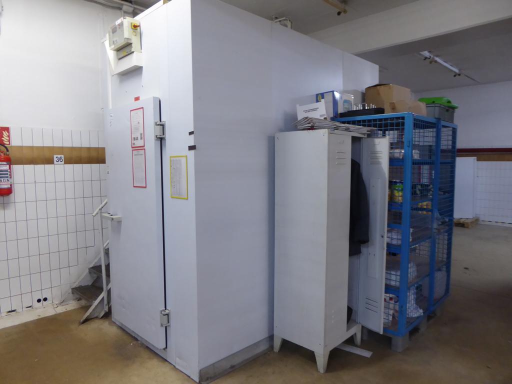 Linhas e máquinas de produção de panificação, equipamento operacional e de escritório e frota de veículos
-2