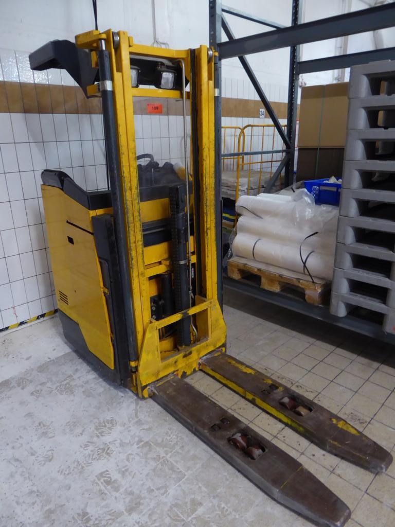 Linhas e máquinas de produção de panificação, equipamento operacional e de escritório e frota de veículos
-1