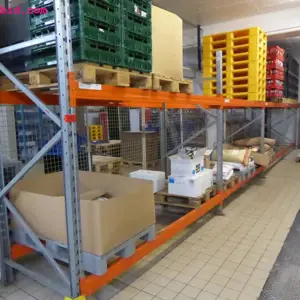 75 lfm. Heavy-duty pallet racking