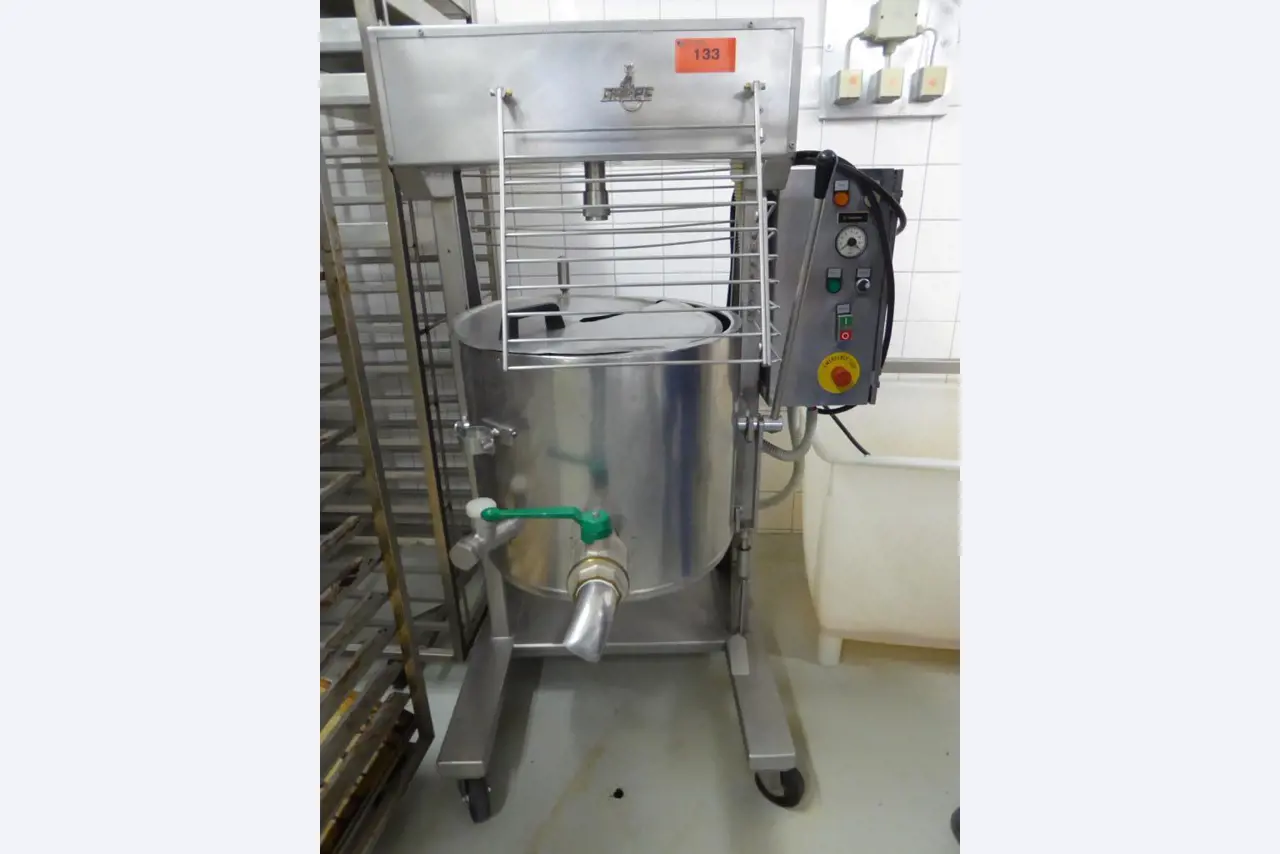 Linhas e máquinas de produção de panificação, equipamento operacional e de escritório e frota de veículos
-1