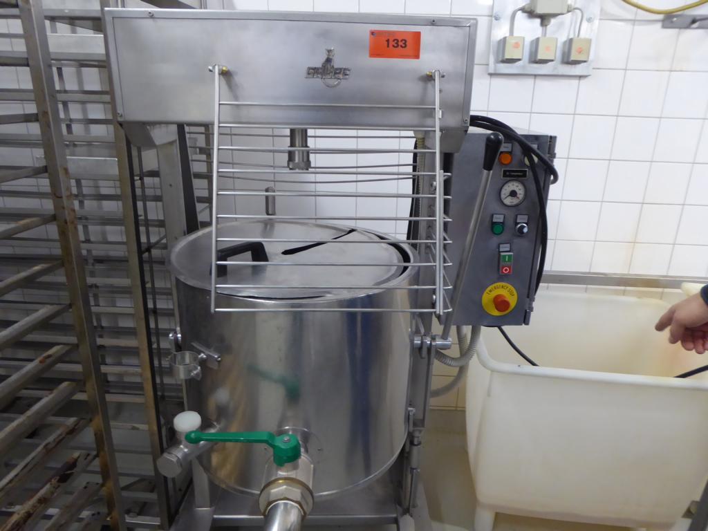 Linhas e máquinas de produção de panificação, equipamento operacional e de escritório e frota de veículos
-2