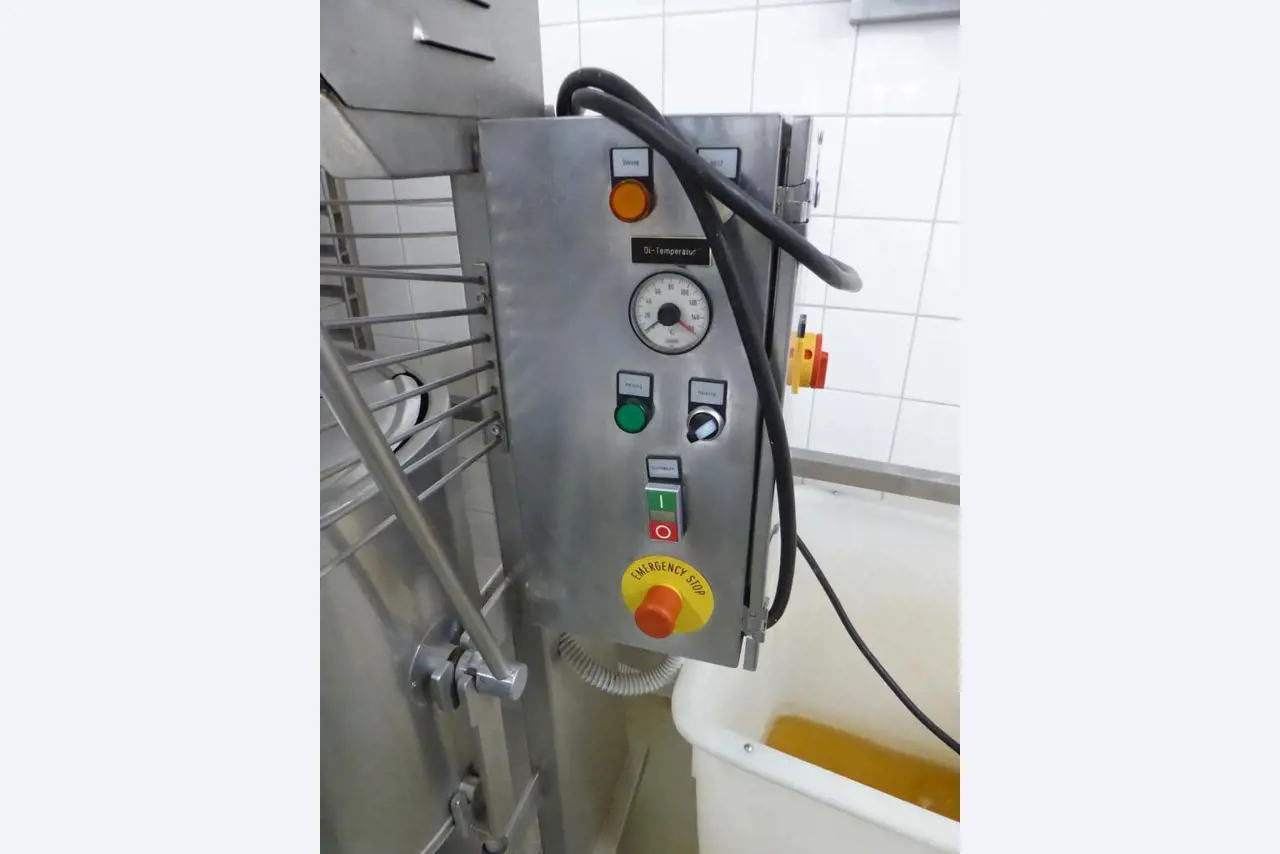 Linhas e máquinas de produção de panificação, equipamento operacional e de escritório e frota de veículos
-3