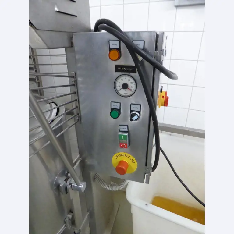 Linhas e máquinas de produção de panificação, equipamento operacional e de escritório e frota de veículos
-3