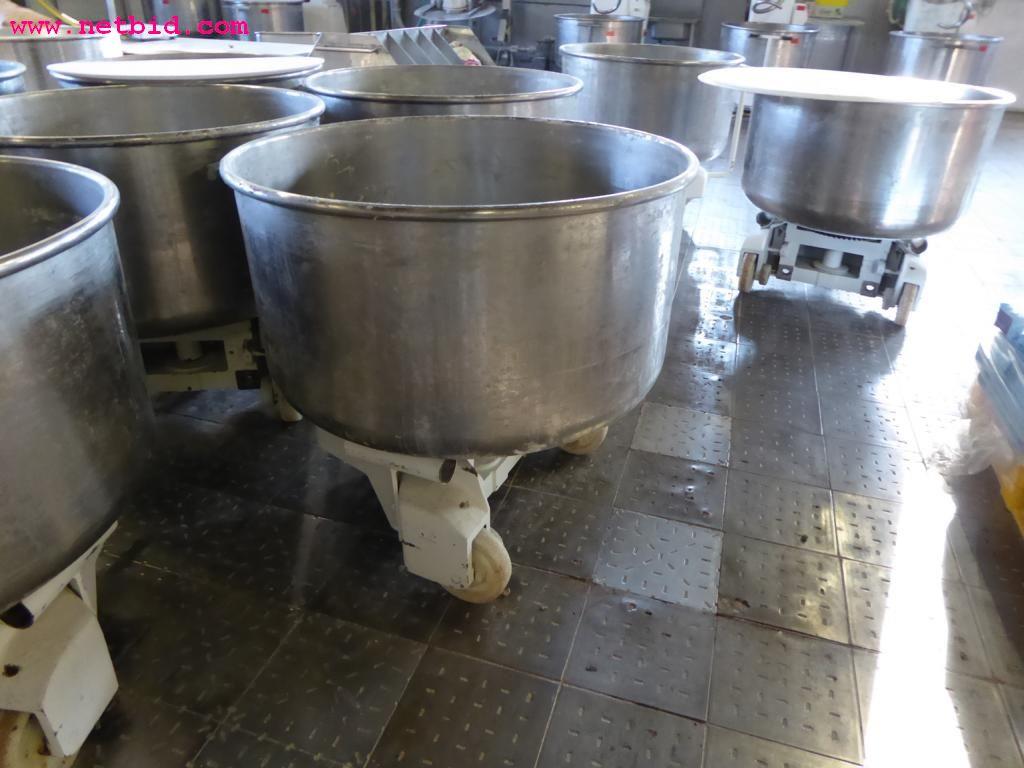 Linhas e máquinas de produção de panificação, equipamento operacional e de escritório e frota de veículos
-4