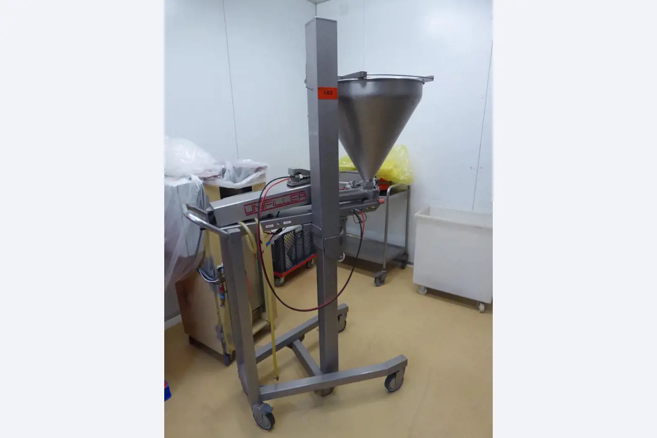 Linhas e máquinas de produção de panificação, equipamento operacional e de escritório e frota de veículos
-1