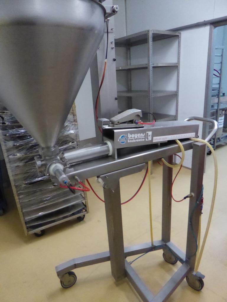 Linhas e máquinas de produção de panificação, equipamento operacional e de escritório e frota de veículos
-2