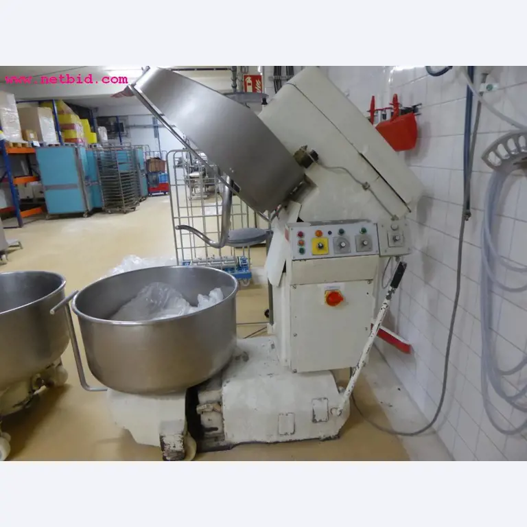 Linhas e máquinas de produção de panificação, equipamento operacional e de escritório e frota de veículos
-1