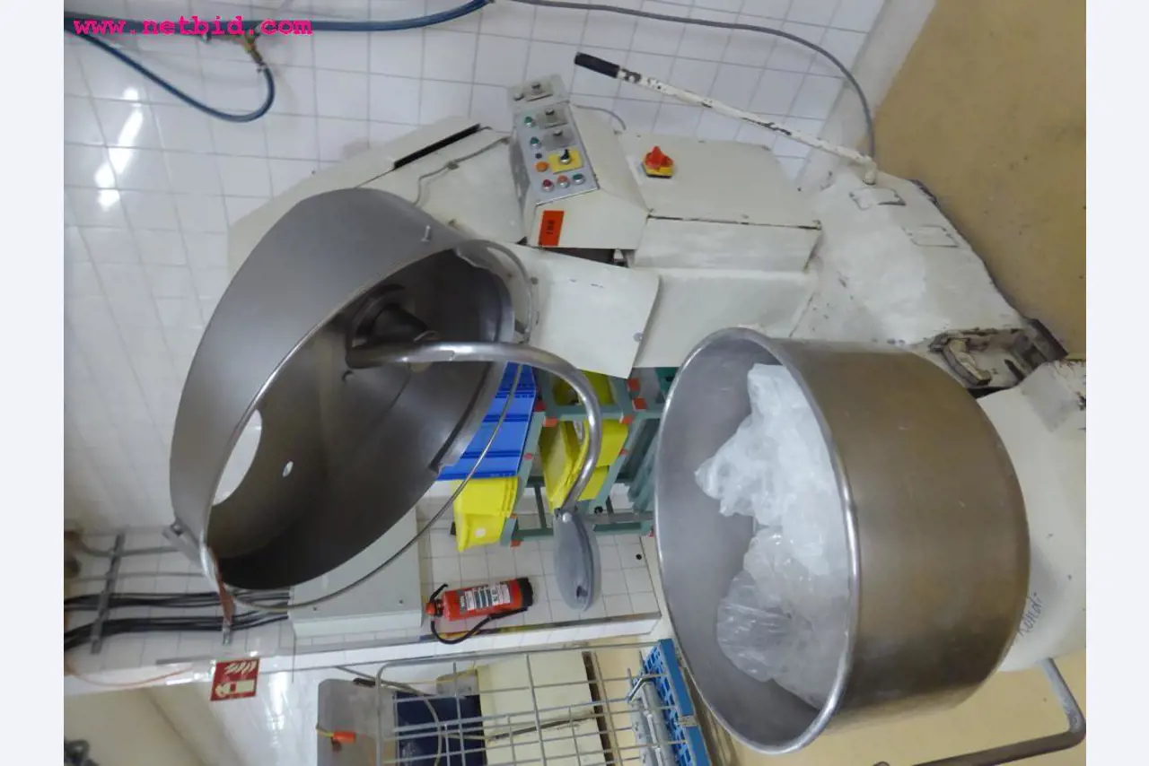 Linhas e máquinas de produção de panificação, equipamento operacional e de escritório e frota de veículos
-3