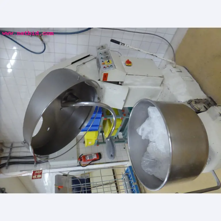 Linhas e máquinas de produção de panificação, equipamento operacional e de escritório e frota de veículos
-3