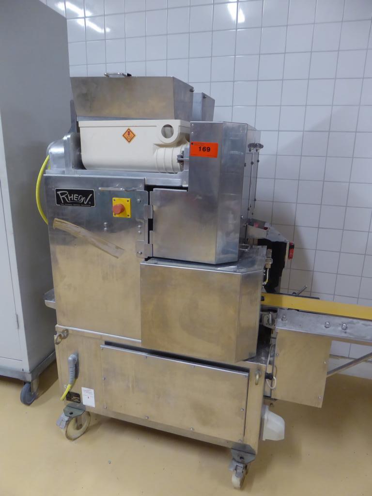 Linhas e máquinas de produção de panificação, equipamento operacional e de escritório e frota de veículos
-1