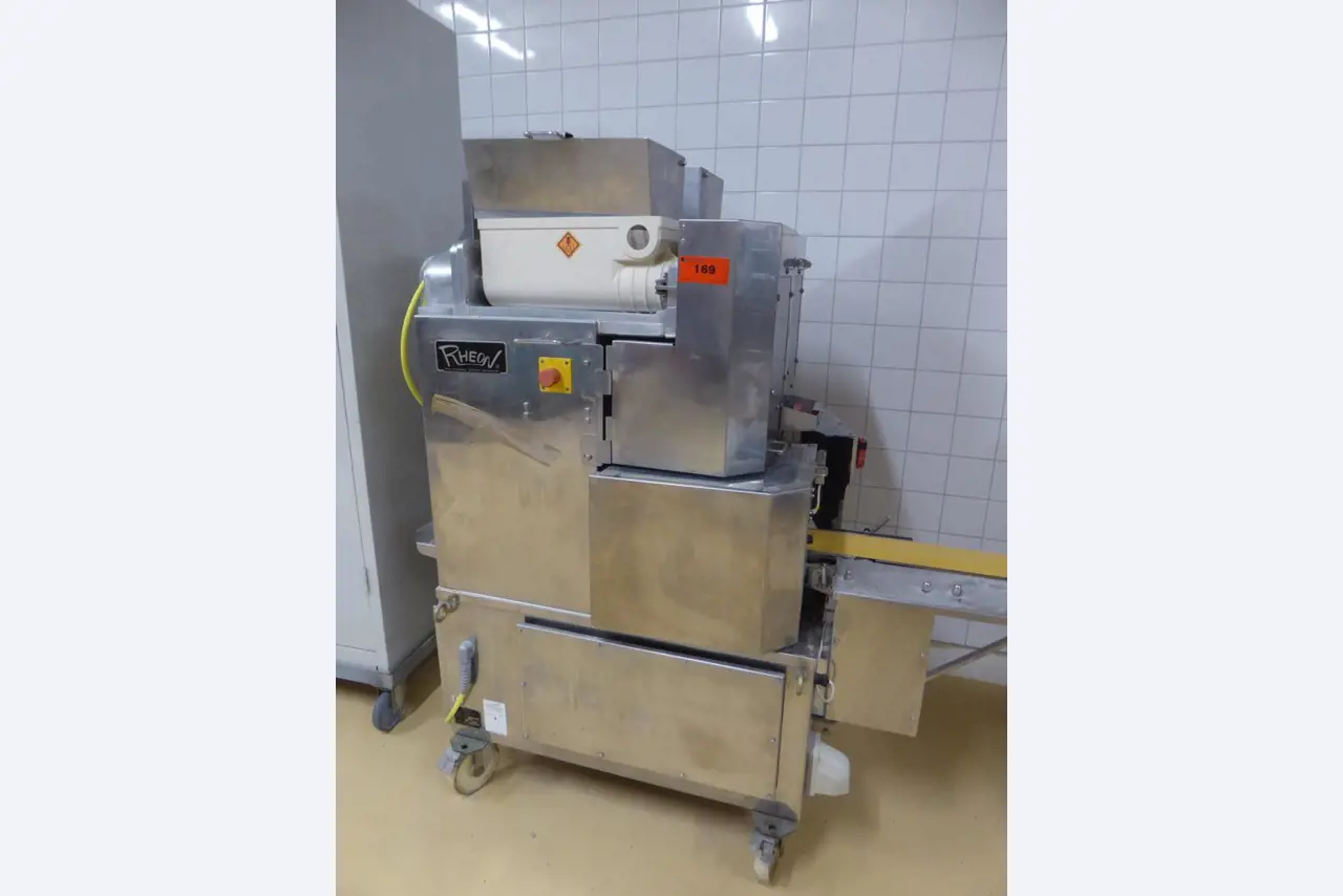 Linhas e máquinas de produção de panificação, equipamento operacional e de escritório e frota de veículos
-1