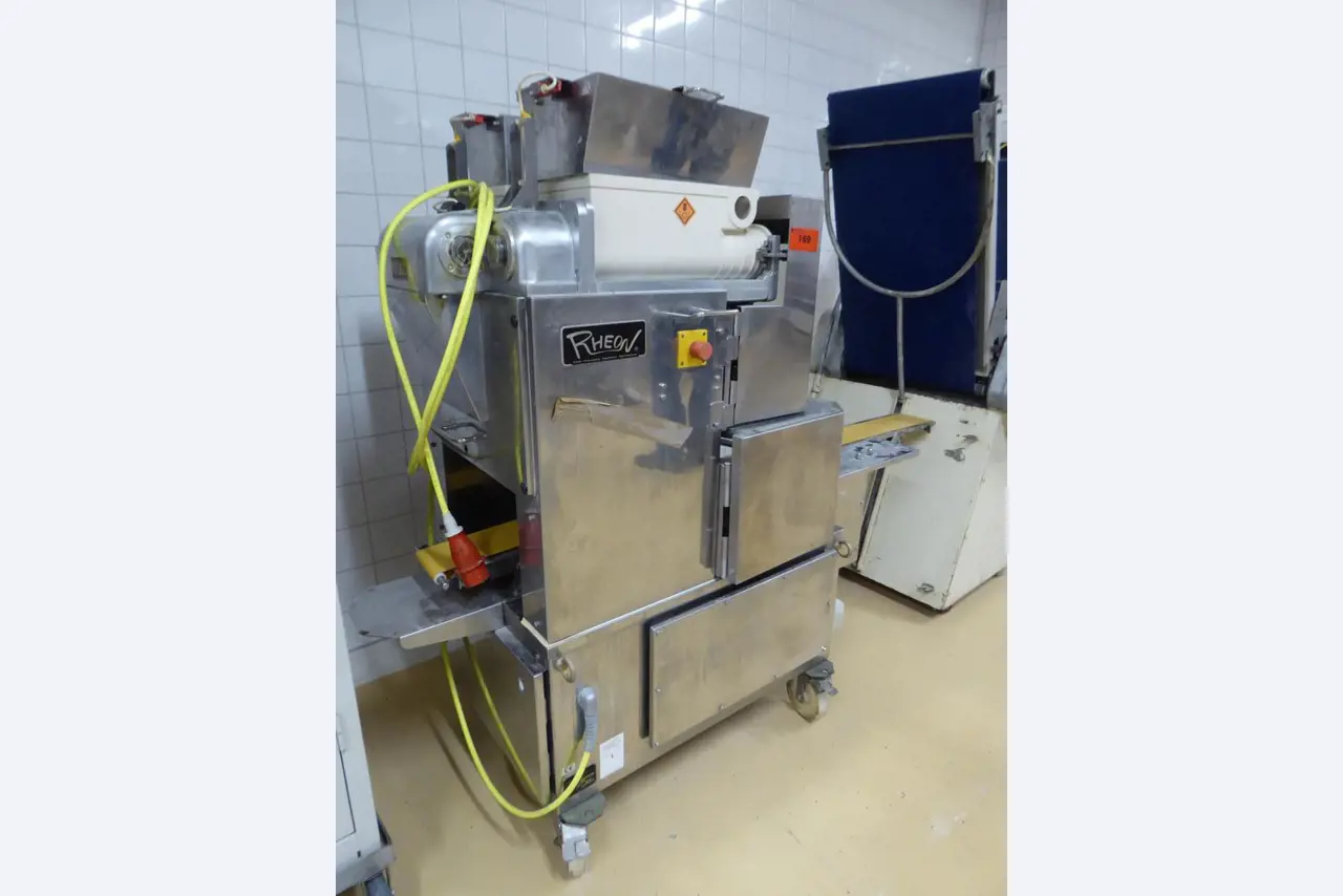 Linhas e máquinas de produção de panificação, equipamento operacional e de escritório e frota de veículos
-2