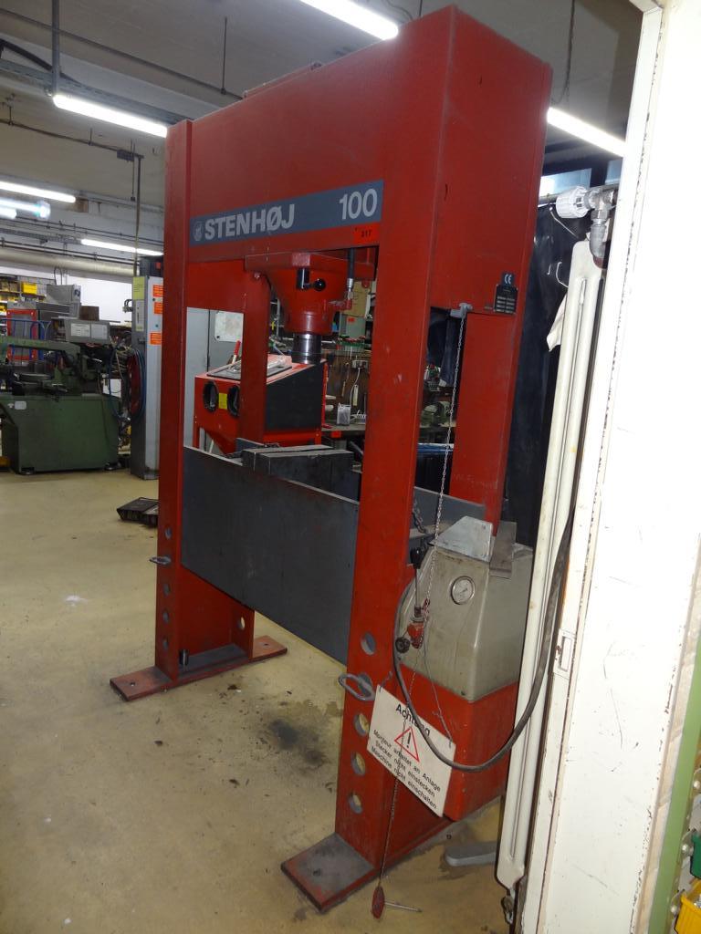 Linhas e máquinas de produção de panificação, equipamento operacional e de escritório e frota de veículos
-2