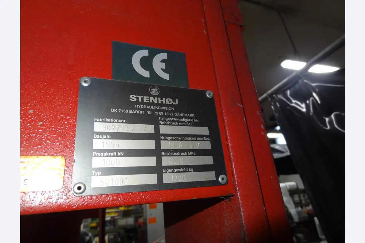 Linhas e máquinas de produção de panificação, equipamento operacional e de escritório e frota de veículos
-3