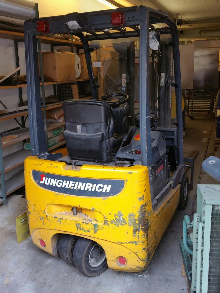 Linhas e máquinas de produção de panificação, equipamento operacional e de escritório e frota de veículos
-2