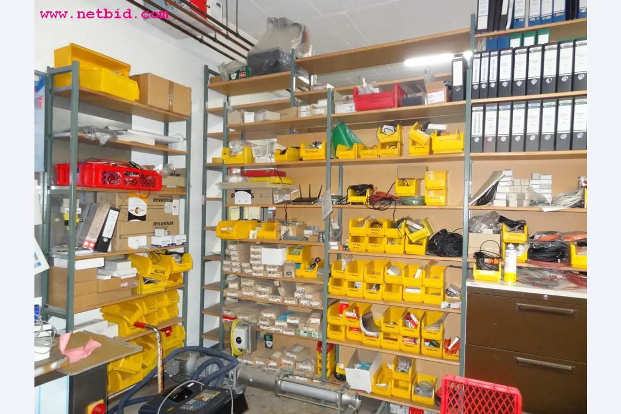 Linhas e máquinas de produção de panificação, equipamento operacional e de escritório e frota de veículos
-1