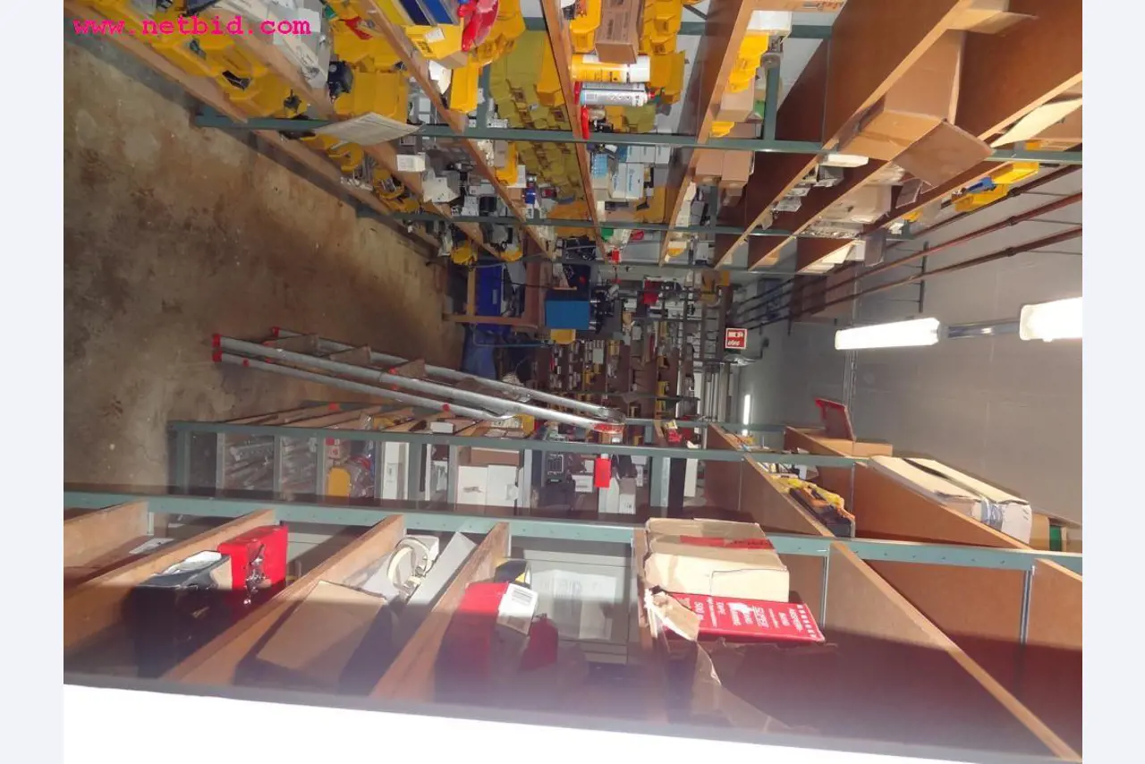 Linhas e máquinas de produção de panificação, equipamento operacional e de escritório e frota de veículos
-2
