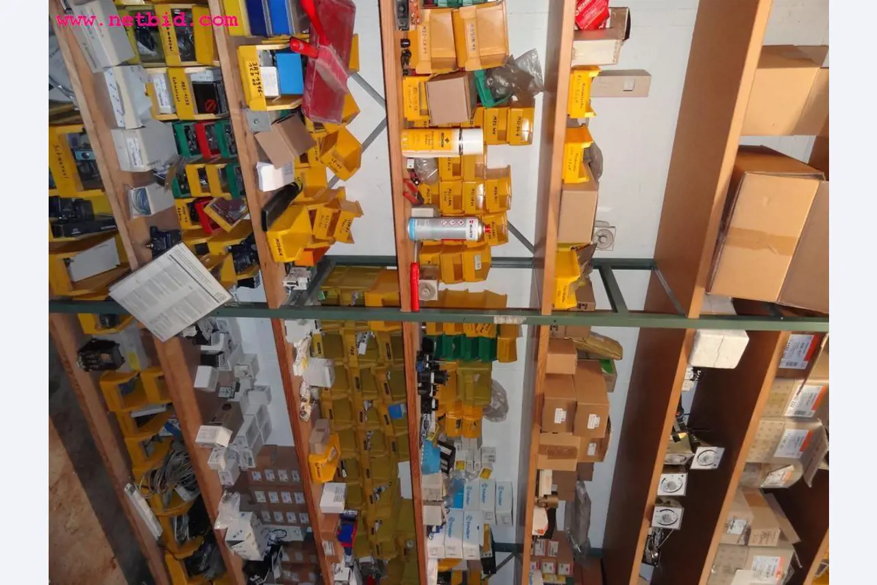 Linhas e máquinas de produção de panificação, equipamento operacional e de escritório e frota de veículos
-3