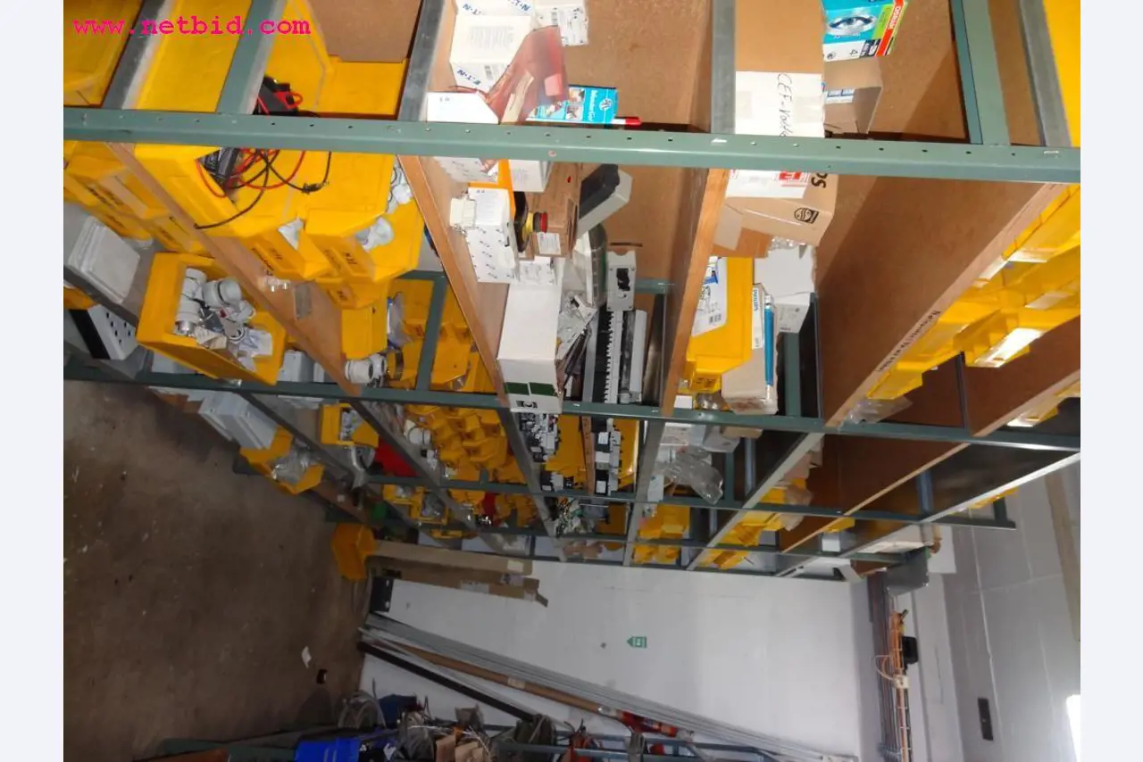 Linhas e máquinas de produção de panificação, equipamento operacional e de escritório e frota de veículos
-6